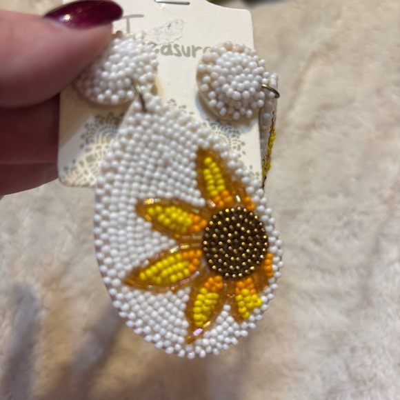 NEW Sunflower Seed Beaded Earrings in Yellow and Brown - Picture 4 of 8